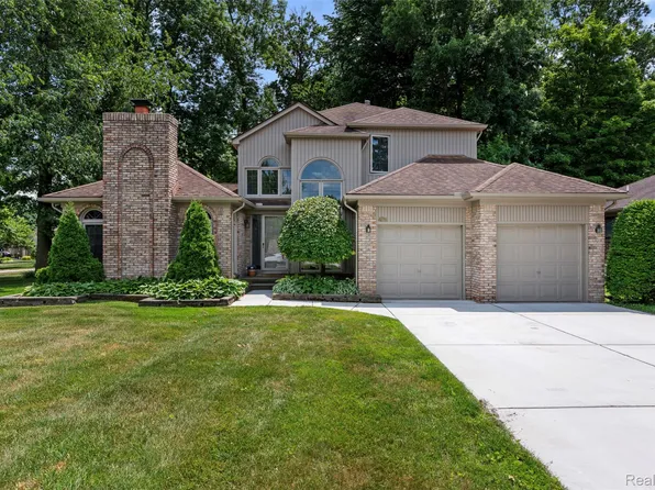 494 Daylily Dr, Rochester Hills, MI 48307