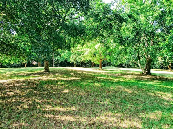 905 Cottage Ave, Palestine, TX 75801