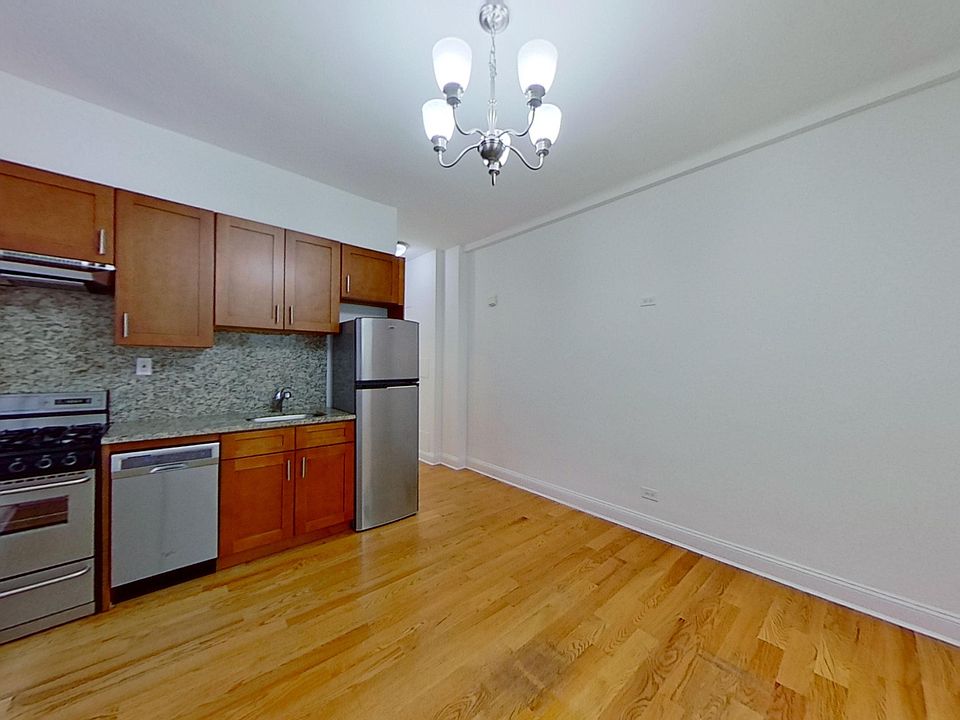 1st image of 245 W 51st St APT 512
