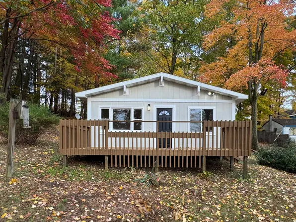 17692 Lake Dr, Barryton, MI 49305