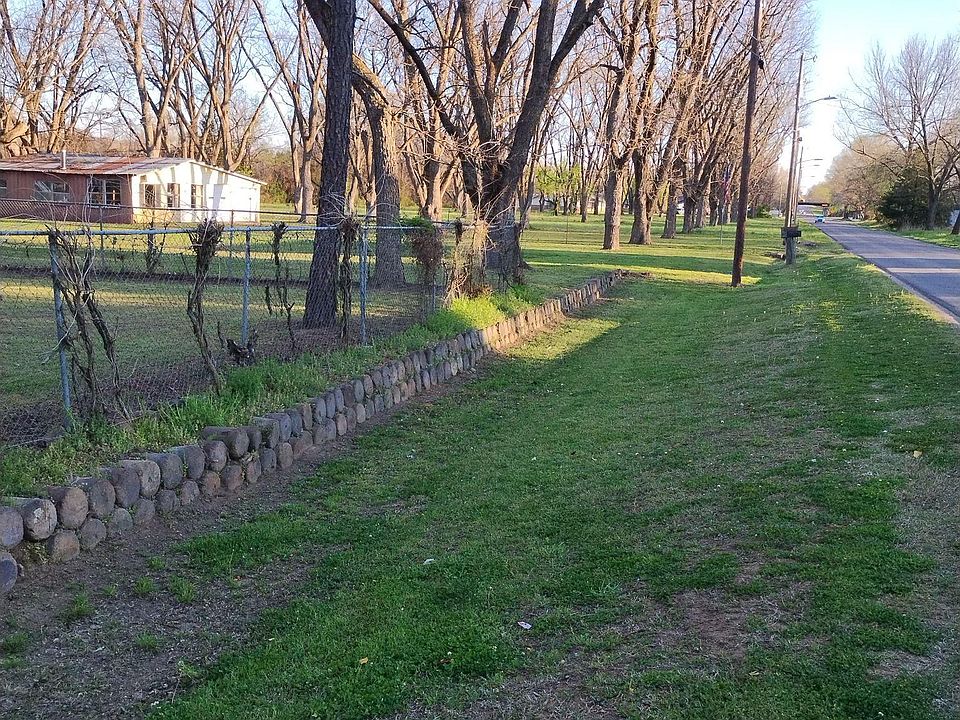 1st image of 410 Lake Rd