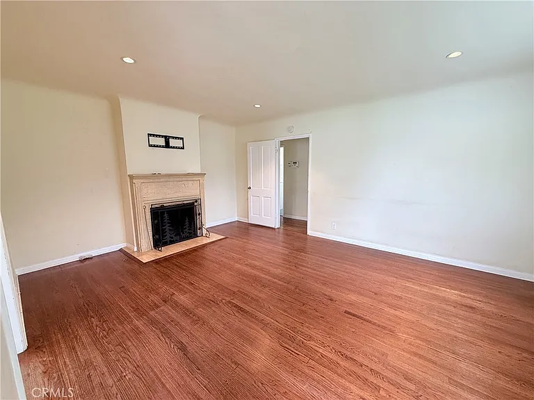 952 Balboa Dr — Photo 3