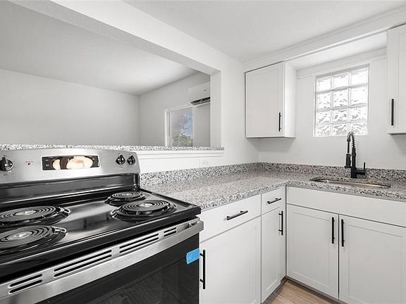 4th image of 919 1/2 16th Ave N #2