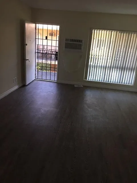6624 Woodman Ave — Photo 2