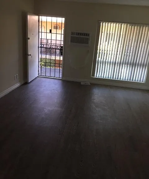 6624 Woodman Ave #2 — Photo 2