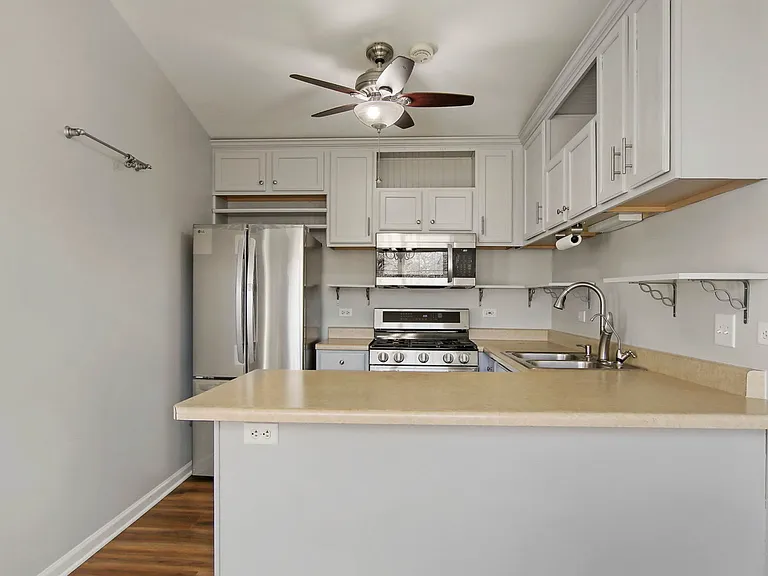 1037 N Village Dr #4 — Photo 4