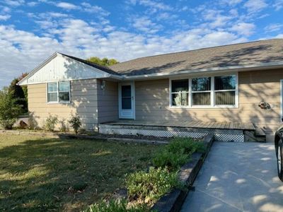 607 S 3rd St, Parkston, SD, 57366
