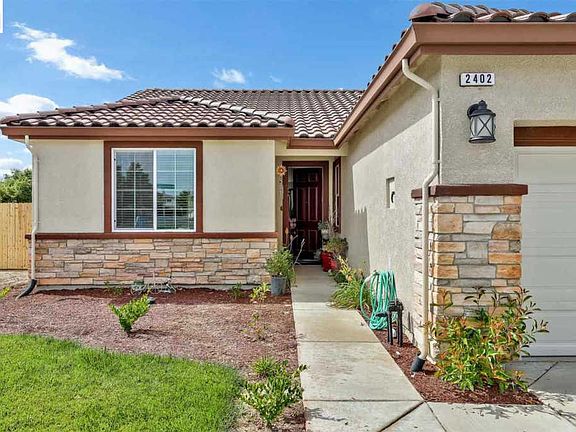 3rd image of 2402 N Mountainside Dr