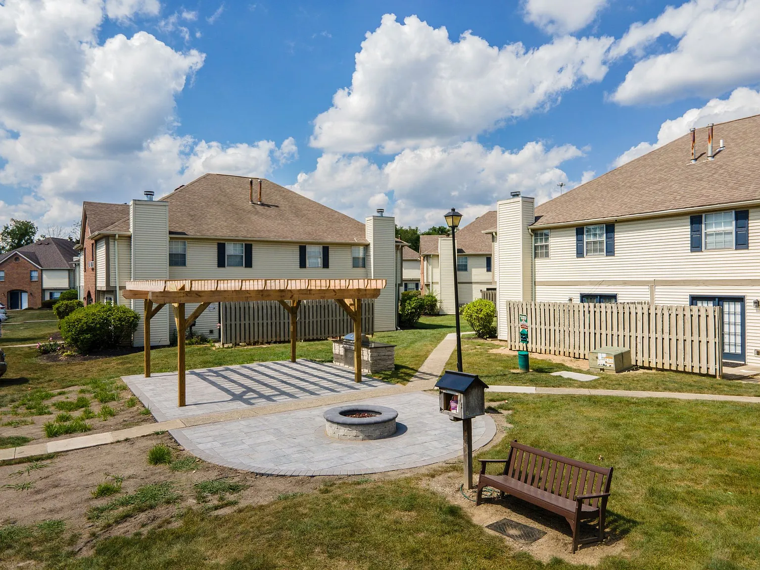 TOWNHOMES AT MCNAUGHTEN — Photo 3