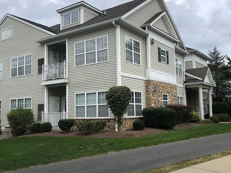 1107 Old Course Ln — Photo 1