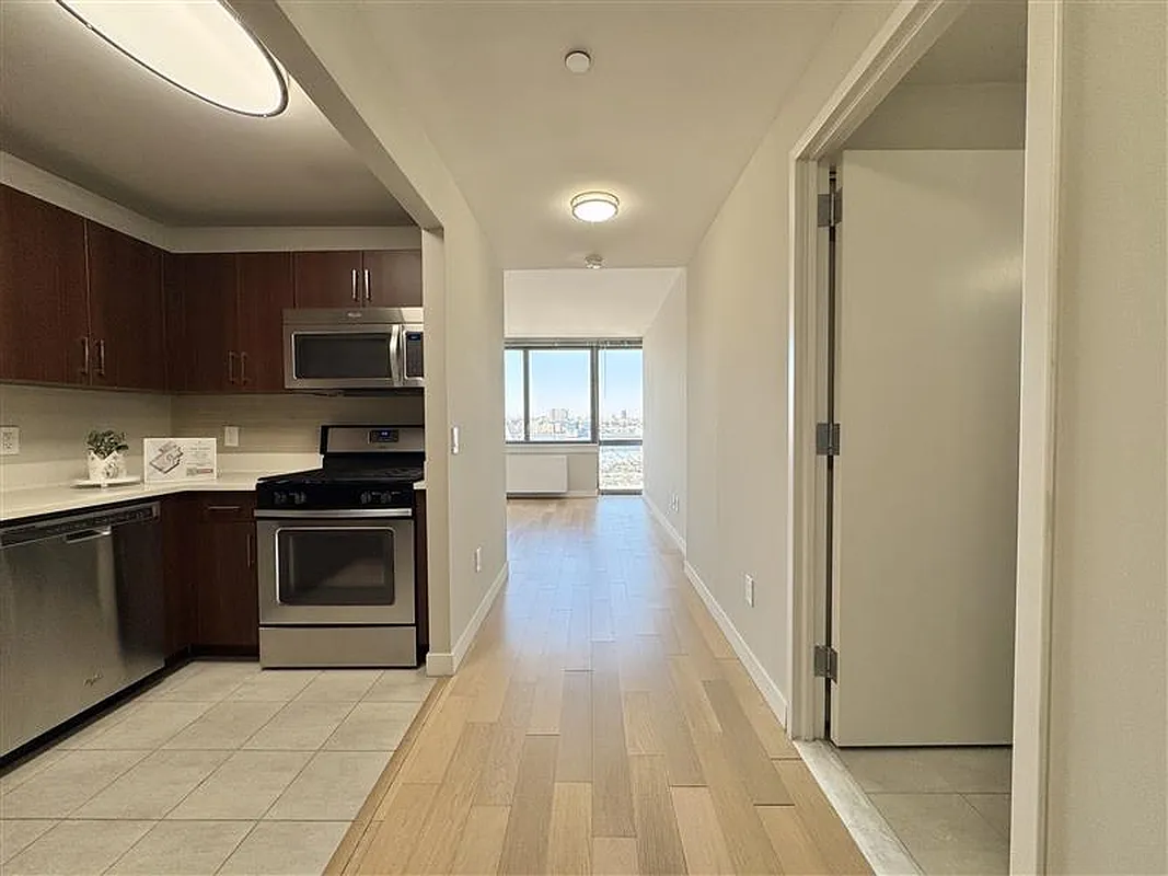 282 11th Avenue 1112