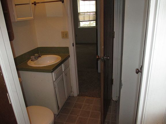3rd image of 229 Sprucewood Dr