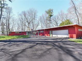 17 Parkview Dr, Rochester, NY 14625