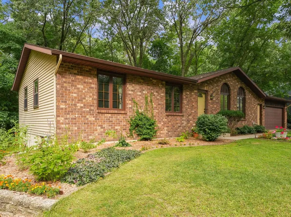 86 Oak Valley Dr, Holland, MI 49424