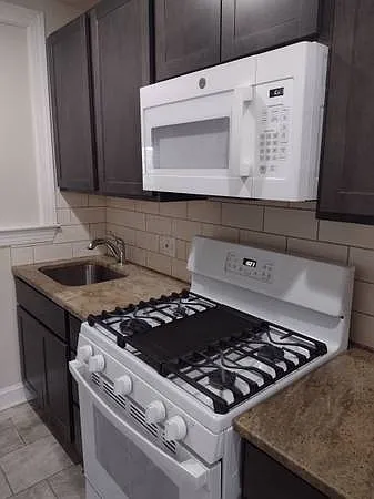 Kitchen/Granite countertops