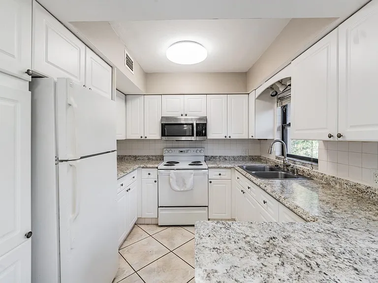 29 Westwood Ter N #MAIN HOUSE — Photo 8
