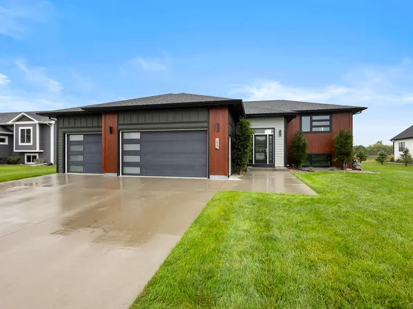 1822 Tanbury Ln, Brookings, SD 57006