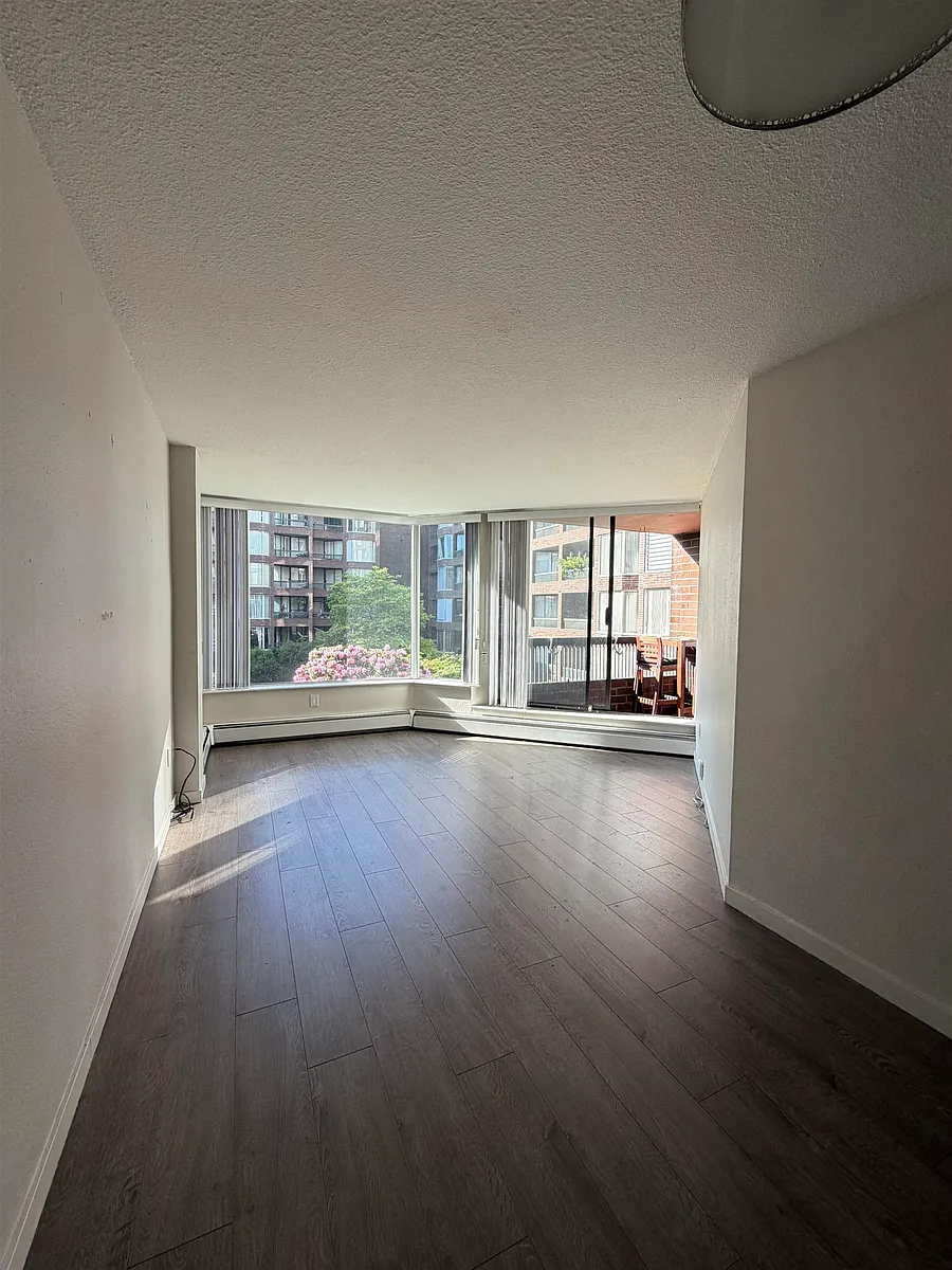 Building Photo - 1333 Hornby St #422