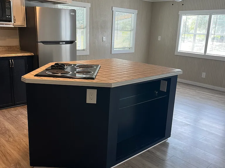 3817 N Holiday Dr — Photo 3