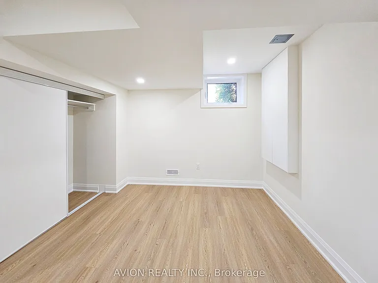 6 Plantain Ln #BASEMENT — Photo 8