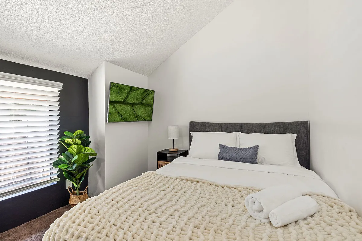 Building Photo - 1823 Pelham Ave #7