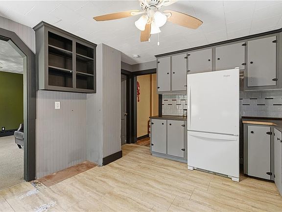 3rd image of 105 William Henry Rd