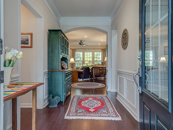 4th image of 182 Salient Ln