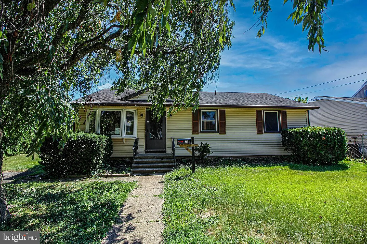 25 Oak St photo 1