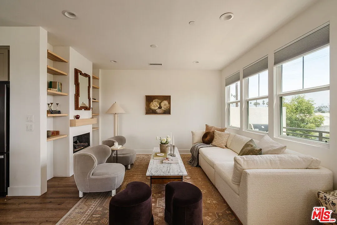 3 bed, 3.5 bath, 1866 sqft, $4,650 — Photo 1