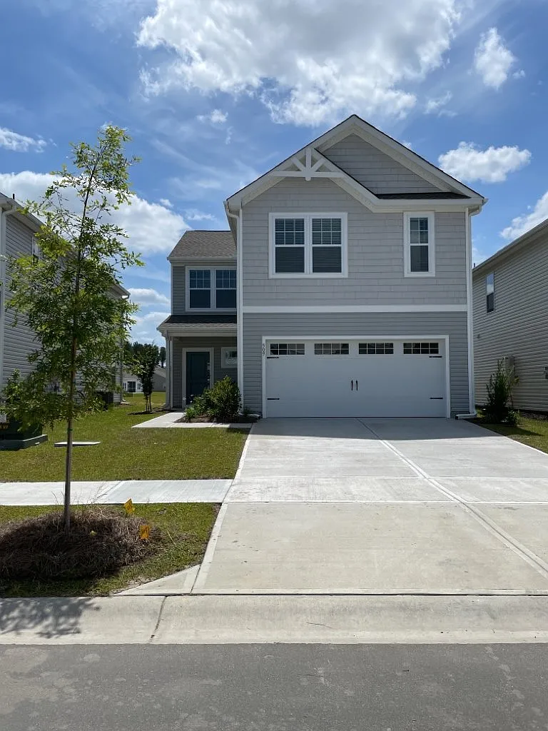 4 bed, 2.5 bath, 2148 sqft, $2,500 — Photo 2