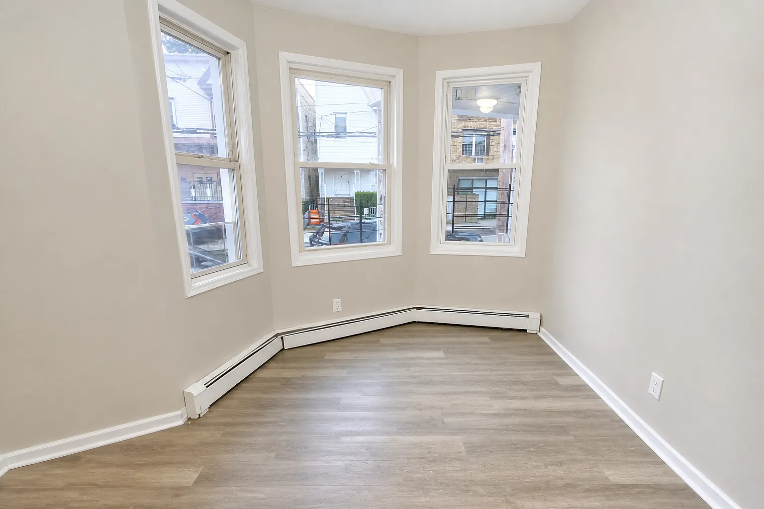 3 bed, $2,400 — Photo 3