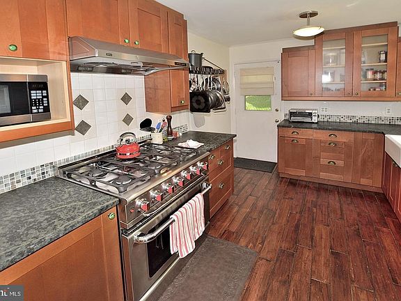 5th image of 8303 Brixton St