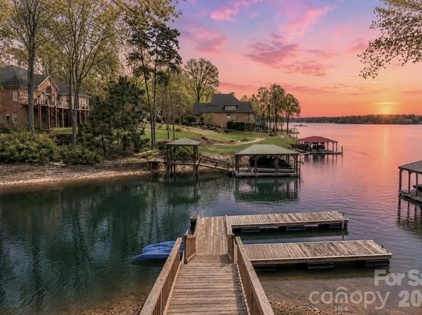 119 Shelter Cove Ln, Mooresville, NC 28117