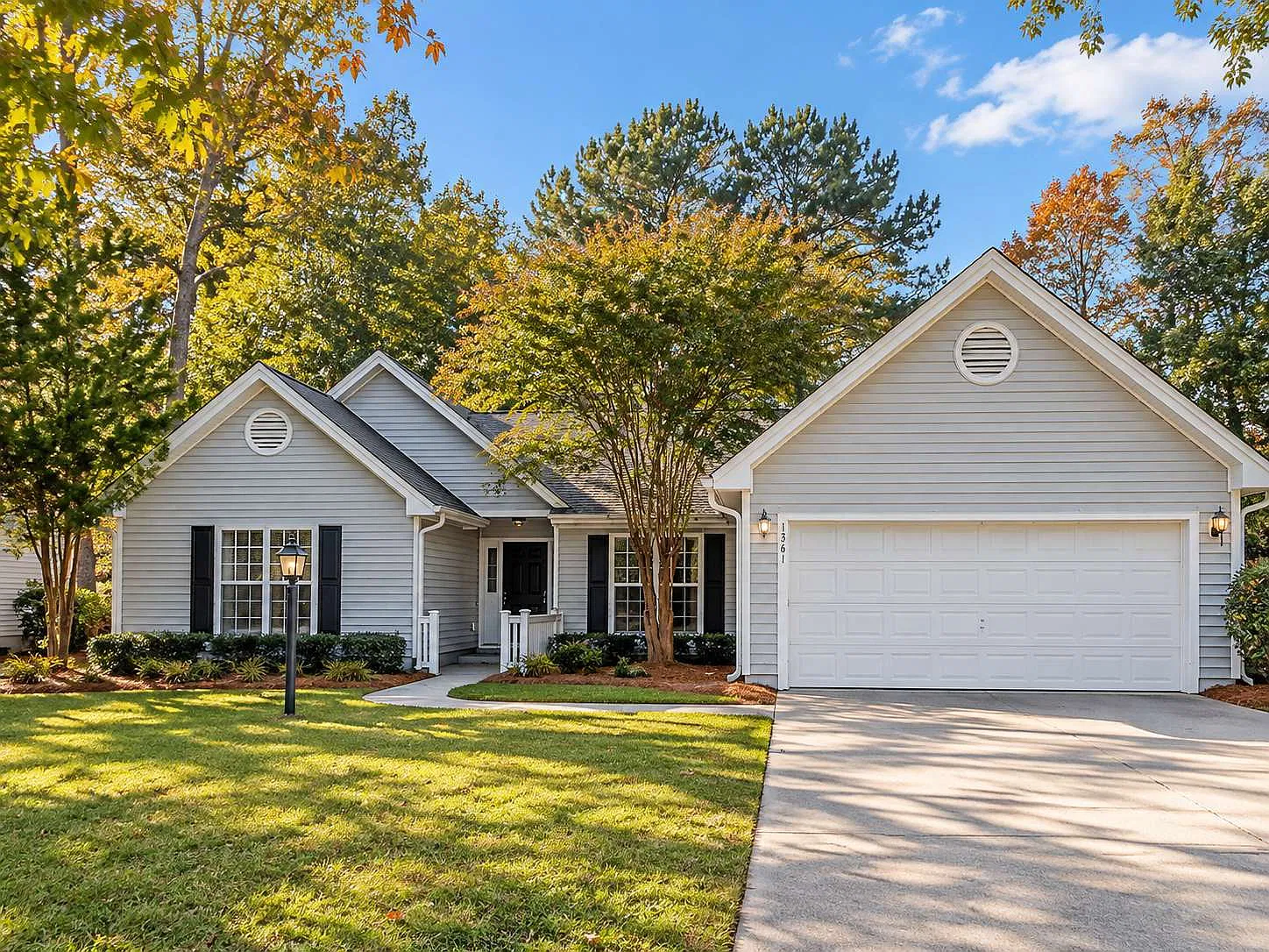 4 bed, 2.0 bath, 1833 sqft, $3,850 — Photo 1