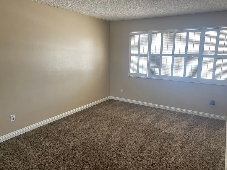 3016 El Camino Ave — Photo 17