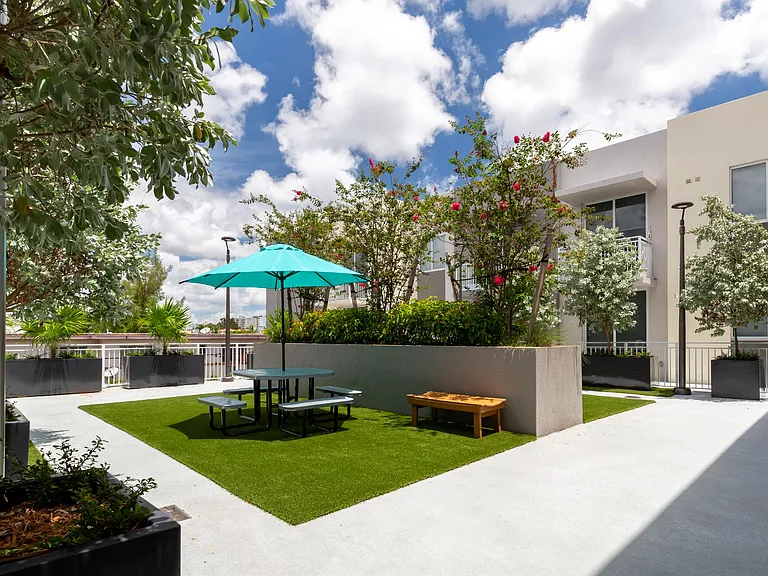 961 SW 7th St #102 — Photo 9