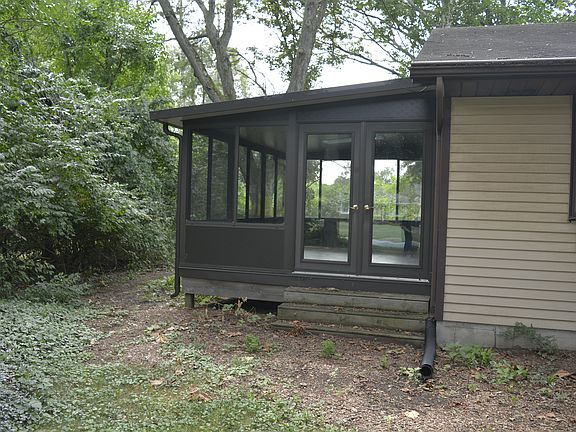 5th image of 237 N Lauderdale Dr