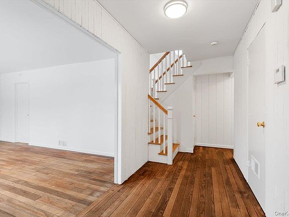 4th image of 9 Tanglewood Road