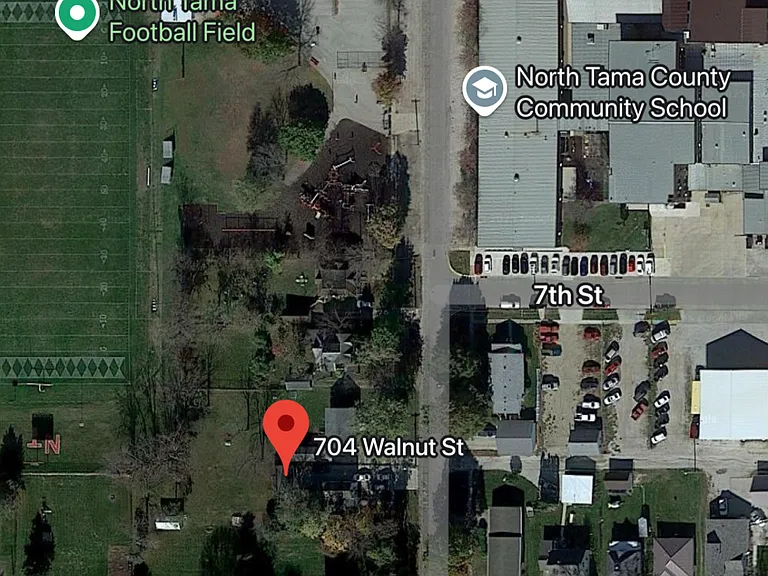 704 Walnut St — Photo 4