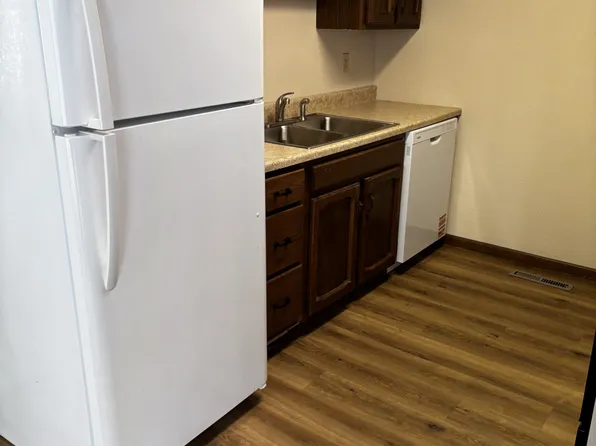 433 S Carlton Dr, Wichita, KS 67209