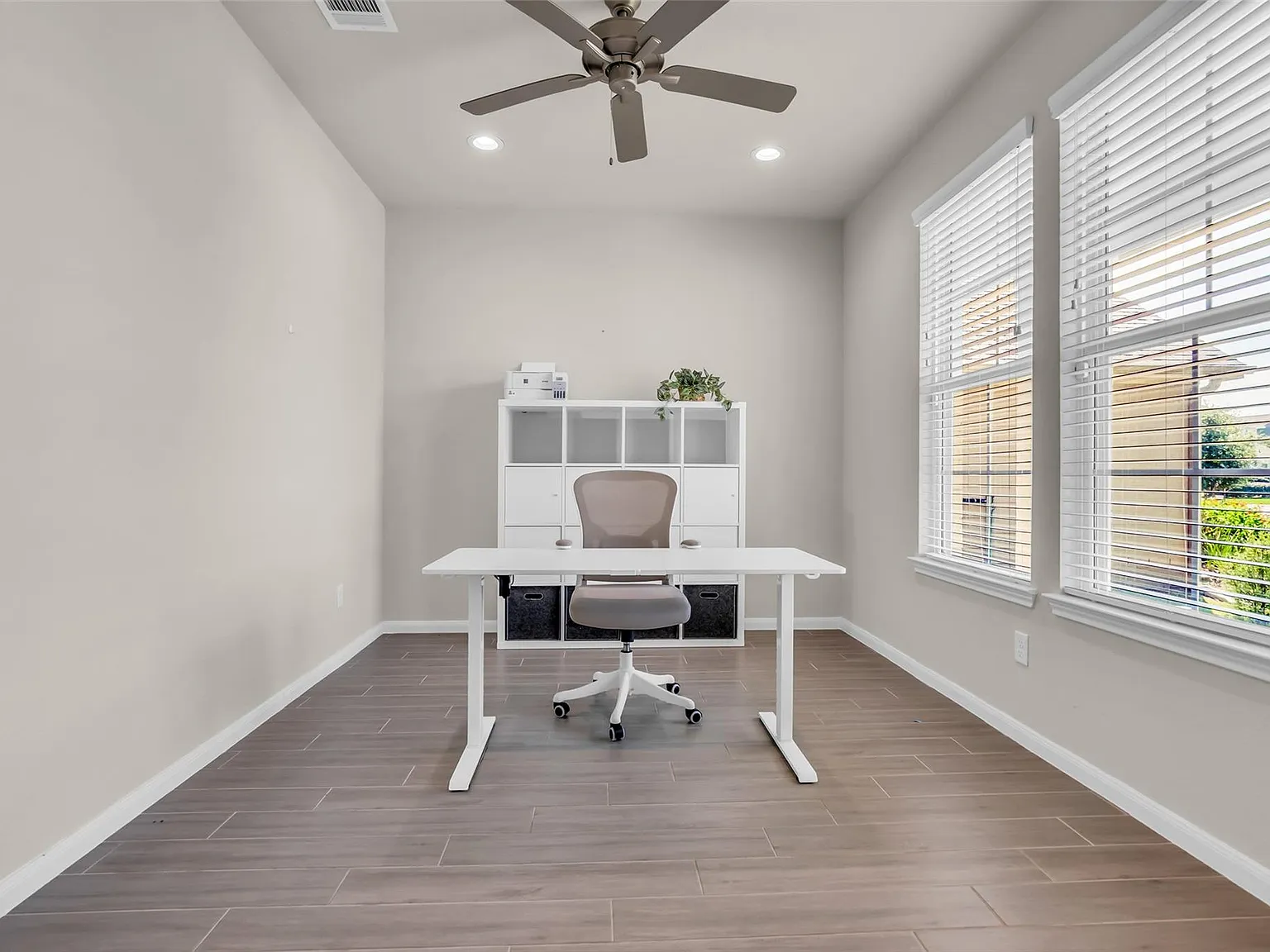 5 bed, 3.5 bath, 2745 sqft, $3,900 — Photo 3