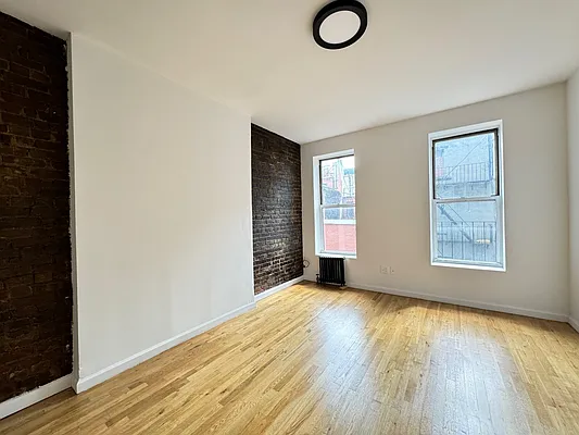 Rented by KNOCKKNOCK LLC | media 12