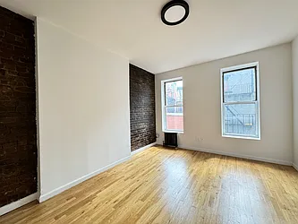 Rented by KNOCKKNOCK LLC