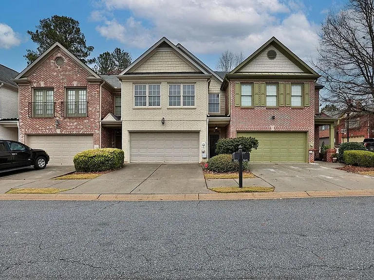 1651 Oakbrook Lake Dr — Photo 1