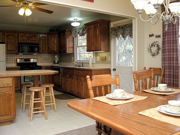 Open kitchen with breakfast bar