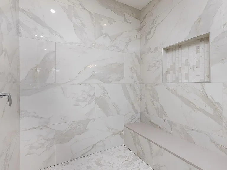 444 NE Wavecrest Way — Photo 32