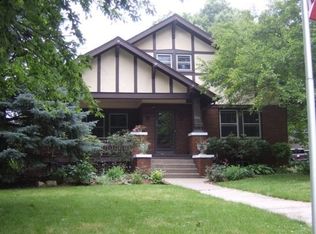 228 E Pleasant St, Davenport, IA 52803