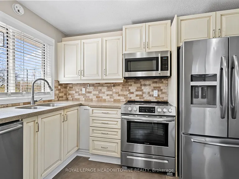 176 Longfield Rd #UPPER — Photo 9