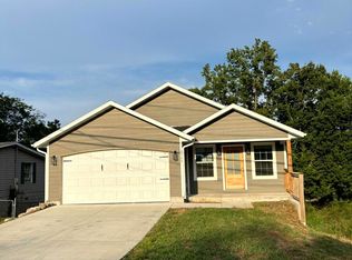 3152 Maple St, Hollister, MO 65672