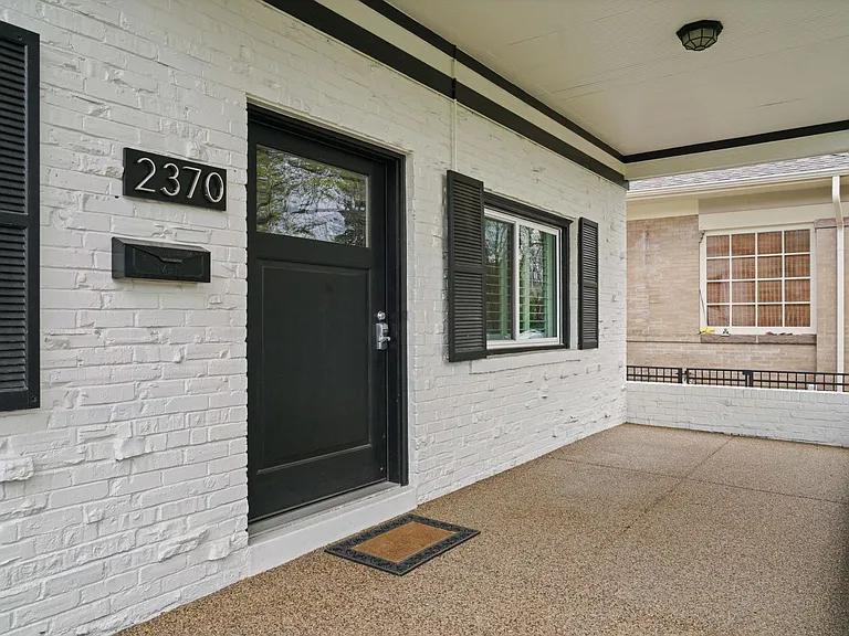 2370 Elm St — Photo 12